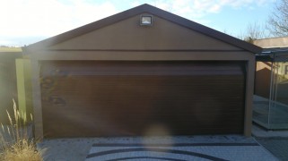 Dvojna garaža s poševno streho in velika vrata 504x580 cm