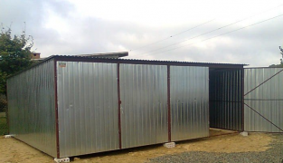 Metal dvojna garaža z shed strehe v pocinkana