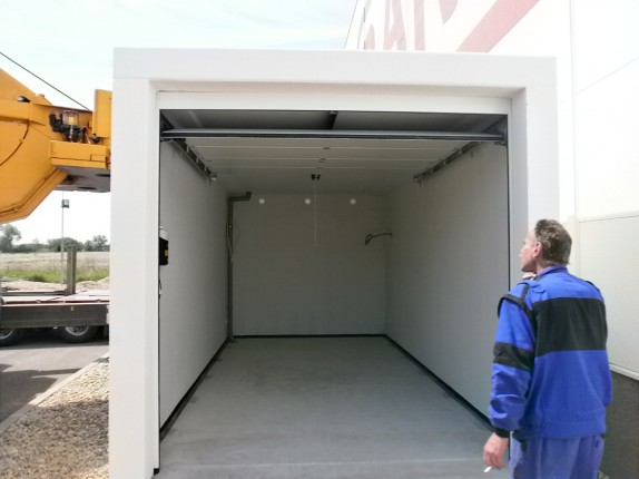 Povečana betonska garaža tla z 298x598 višine 273 cm